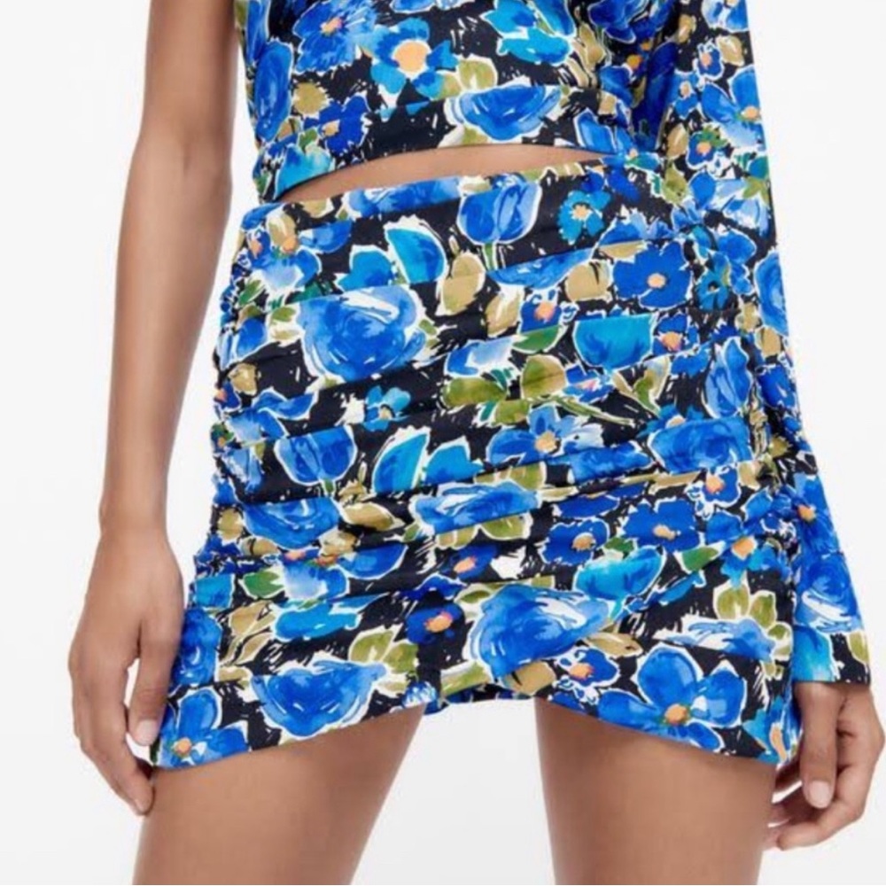 New Zara Floral print high waisted mini skirt
